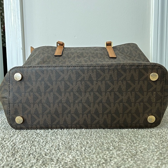 Michael Kors Jet Set Tote - Brown - Picture 8 of 9